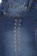 Load image into Gallery viewer, Mia Indigo Wash Embroidered Denim Skirt